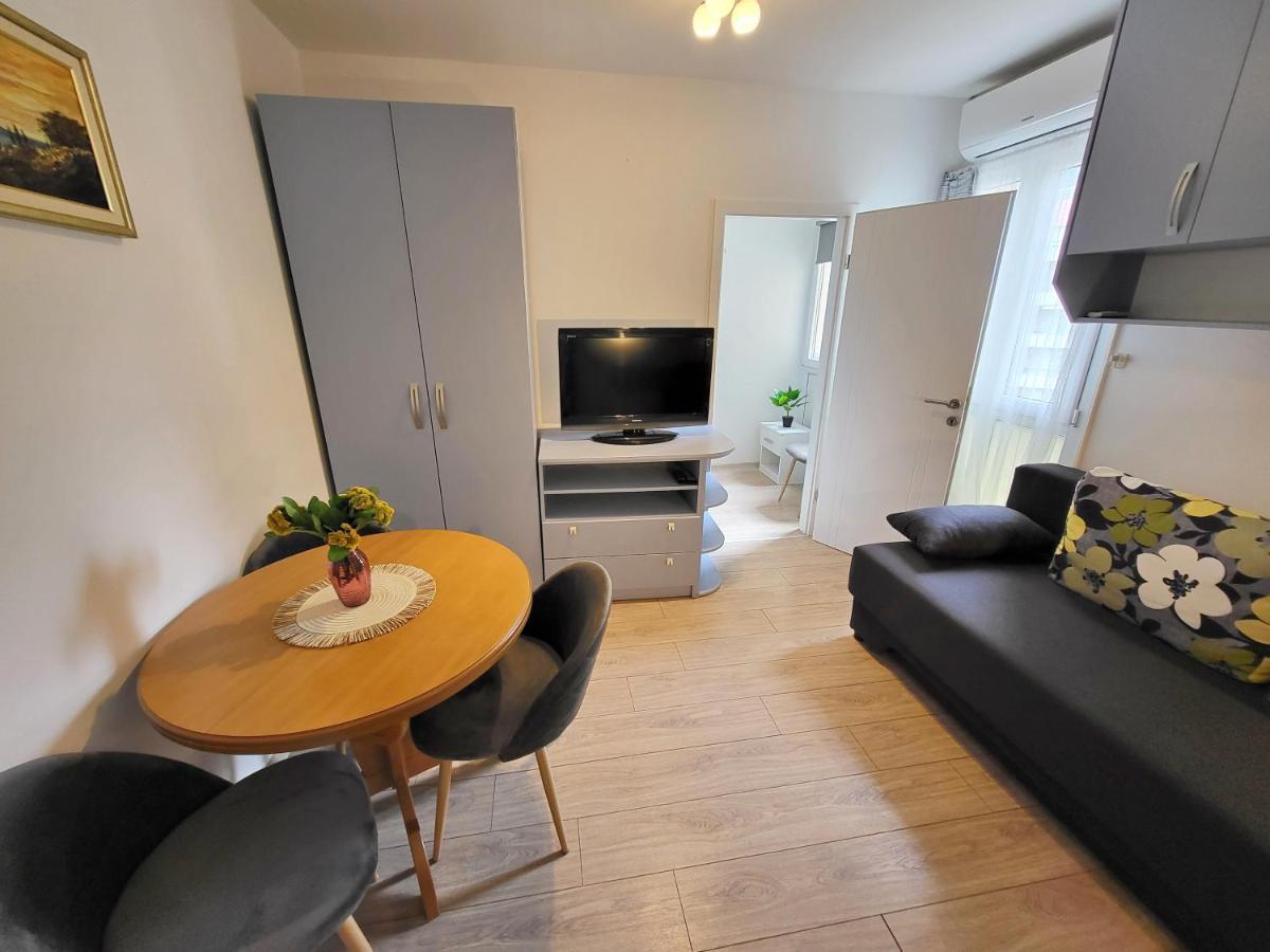 Mali Apartman U Centru Макарська Екстер'єр фото