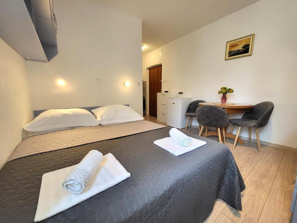 Mali Apartman U Centru Макарська Екстер'єр фото