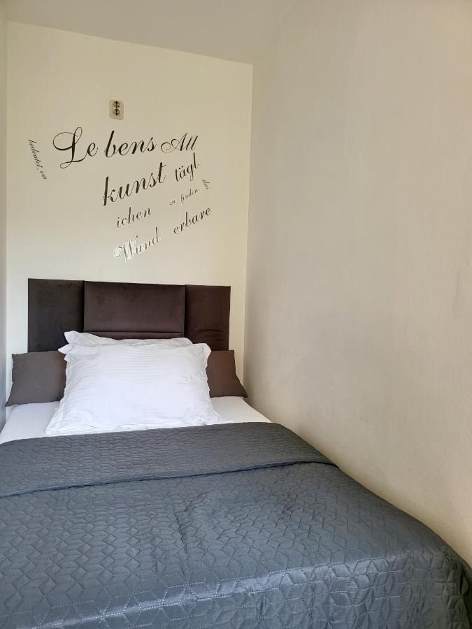 Mali Apartman U Centru Макарська Екстер'єр фото